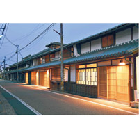 位於岡山縣津山市的城下小宿糀や，由國家認證為重要文化財的舊苅田家町家翻新，成為具有傳統特色的旅館。