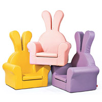 由Junghye Yoon設計，兔子梳化質料舒適，更備有多款顏色選擇。