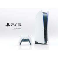 PS5主機採用流線黑白設計，科幻感強。<br>售價：$3,980（光碟版）、$3,180（數位版）