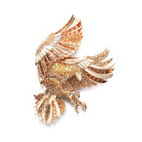 Chopard 18K黃金及玫瑰金飛鷹胸針，鑲嵌棕色鑽石。（A）