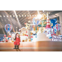 PopCorn<br>變身成「聖誕老人未來空中小鎮」，更會定時上演「聖誕動感劇場」。