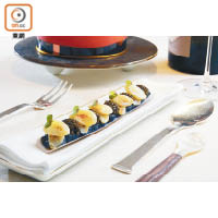 法國蟶子配魚子醬忌廉<br>底層為經加工製成的魚子醬忌廉，放上蟶子片，配以Oscietra Caviar，風味清新軟滑。