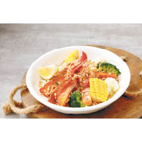 龍蝦丼飯以彈牙龍蝦肉配上纖維充足的時令蔬菜及野米藜麥飯，營養豐富又美味。