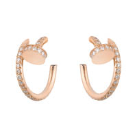 CARTIER Juste un Clou 18K玫瑰金鑽石耳環<br>18K玫瑰金打造的耳環飾有多顆閃爍鑽石，女士們收到可以點亮精心打扮的佳節造型。$44,300（C）
