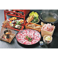 晚餐黑豚火鍋等選用當地新鮮食材，所使用的器皿都是鹿兒島傳統工藝品。