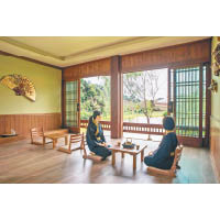 旅館內採用充滿日系風情的布置裝潢，令人有身處京都的錯覺。