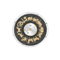 12生肖圍繞蒔繪錶盤，每個「時辰」會以「走馬燈」方式出現於12時位置。
