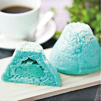 品牌過往曾推出富士山造型藍色咖喱包，外形維妙維肖，而且大受歡迎。