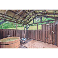 浴室附設檜木風呂，可享舒適浸浴。