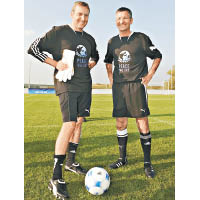 2009年，不相往來大半世紀的兩大德國運動巨頭，於家鄉Herzogenaurach舉行了一場足球賽，兩個品牌的時任行政總裁Jochen Zeitz（左）及Herbert Hainer（右）亦有落場參與，象徵性地化解兩個品牌恩怨。