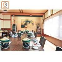 日本人於會議或結婚等重要場合，享用料亭料理。