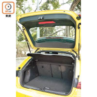 尾箱標準容量325L，並可透過翻平後排椅背將空間提升至1,145L。