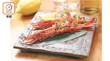 山椒燒西班牙紅蝦<br>紅蝦加入有馬山椒燒香，唧點意大利檸檬，酸爽辛香。