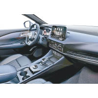 車載科技配置包括12.3吋數碼化儀錶、9吋中央屏幕及10.8吋HUD抬頭顯示器等。