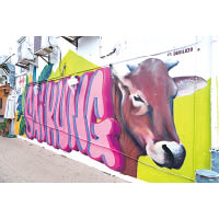 2002年出現在倫敦街頭的《Balloon Girl》，是Banksy的代表作。