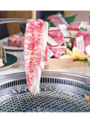 喜歡啖啖肉的爸爸，日式和牛燒肉應能討他歡心。