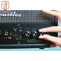 面板設有音量、低音和高音旋鈕，咪高峰也可獨立調控音量。