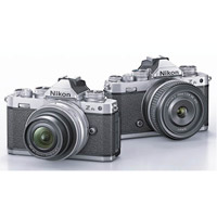 Z fc的設計靈感來自經典菲林相機Nikon FM2，備有兩款鏡頭套裝選擇。
