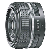 備有定焦鏡頭NIKKOR Z 28mm f/2.8 SE可供選購，鏡身僅重160g，防塵防水兼對應多重對焦系統。<br>售價：待定（a）