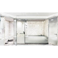 浴室、廁所在選料上均加入大理石元素，設計具氣派，豪華程度媲美五星級酒店。