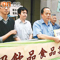 牛奶飲品食品業職工會要求當局盡快發新牌。	（麥潤田攝）