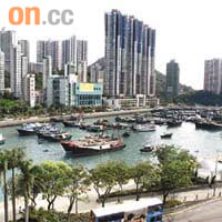 香港仔港灣原擬發展漁人碼頭，現卻被迫擱置。（盧志燊攝）