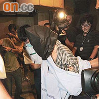 被告胡建平當時求醫被捕後，被押往羈留病房的情況。