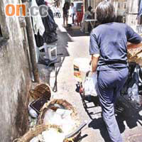 深水埗桂林街後巷，堆滿雜物及垃圾。
