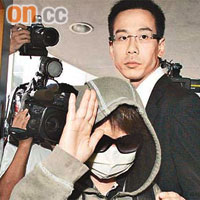 史可雋母昨日坦言對法庭判刑「唔開心」。	（鍾麗珊攝）