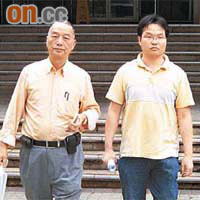 被告的士司機陳文健（右）昨被裁定罪成罰款，由黎銘洪（左）陪同離開。	（何全泰攝）