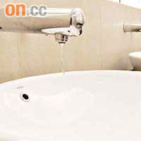 慈雲山中心六樓女廁十二個洗手盆中，共八個水龍頭出現問題。
