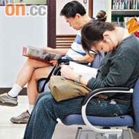 不少瞓覺黨會霸佔座位睡覺，對其他使用者不公平。