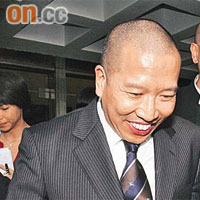 陳振聰被形容似小偷，是「面首」。