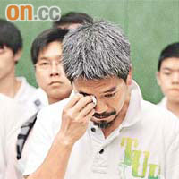 正生書院校長陳兆焯亦掉下男兒淚。