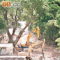 大澳橫坑村曾發生山泥傾瀉，政府要進行緊急維修工程。