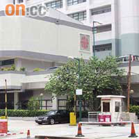 明愛醫院停車場被指在車輛入閘前已計算泊車時間。