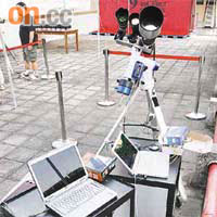 香港天文學會為市民準備逾五十支已加上濾光片的望遠鏡觀日食。