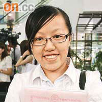 擁有工商管理高級文憑學歷的陳小姐表示，只要求月薪六、七千元，若仍找不到工作，會再降低薪酬至五千元。