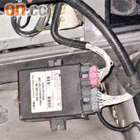 電子式限速器以電腦裝置發出「鎖油」訊號，適用於柴油小巴。
