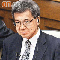 議員要求鄧國斌解釋審計署刪除報告中遺失二十一件文物段落的原因。
