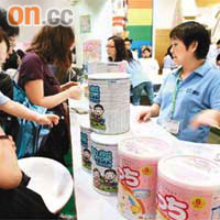 市民排隊訂購日本進口奶粉。