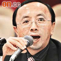 港大法律學院助理教授張達明指，網上罪行檢控困難。