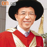鄭海泉曾獲中大頒授榮譽社會科學博士學位，現時更有望接任校董會主席。
