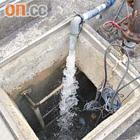 食水泵入鹹水缸作沖廁用。