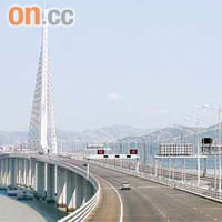 深圳灣公路大橋發生通車以來首宗在橋上吊頸自殺案。	（資料圖片）
