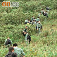 警方曾大舉在西貢山頭尋找丁利華下落，但均無功而還。