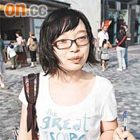 蔡小姐（深圳遊客）「在街上看見宣傳標語才知道香港舉行東亞運，是明年舉行吧？應該沒時間看。」	（盧志燊攝）