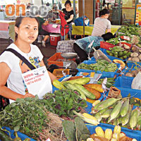 大埔環保會指市民購買產自本地或鄰近地區的蔬果，有助減低碳排放。