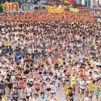 澳門昨日由萬多人參加的歡樂跑揭開十‧一活動序幕。