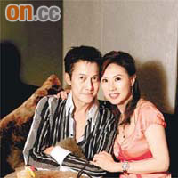 寇鴻萍與夫婿梁廷鏘經常出雙入對。	（資料圖片）
